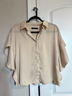 DÉLUC Cropped Cape Sleeve Button Down Blouse